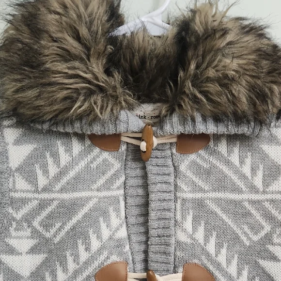 Pink Rose Gray Patterned Vest with Faux Fur Collar - Picture 2 of 3